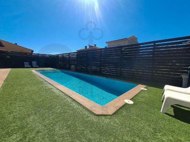 Chalet en venta en calle Tulipa, Santa Maria de Palautordera, de 380 m² 4 habitaciones por 725.000