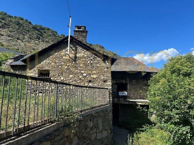 Chalet en venta en calle Unica, Guingueta d´Àneu, La, de 600 m² 1 habitación por 220.000