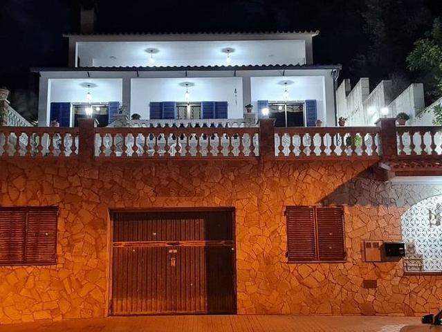 Chalet en venta en calle Ur Creueta la, Arenys de Munt, de 238 m² 5 habitaciones por 520.000