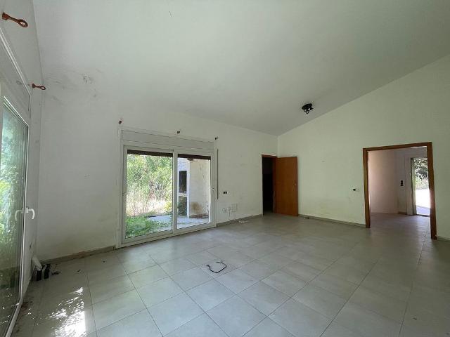 Chalet en venta en calle Urgell, Bescanó, de 205 m² 4 habitaciones por 220.000