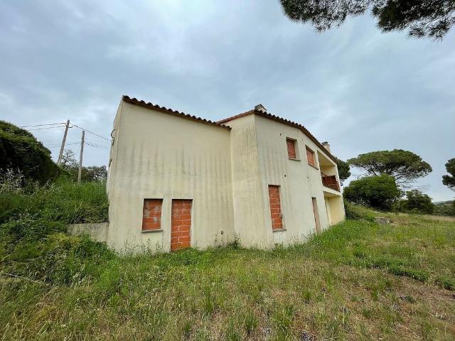 Chalet en venta en calle Urgell, Bescanó, de 213 m² 4 habitaciones por 165.000