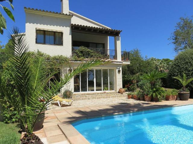 Chalet en venta en calle Volendam, Torroella de Montgrí, de 259 m² 2 habitaciones por 625.000