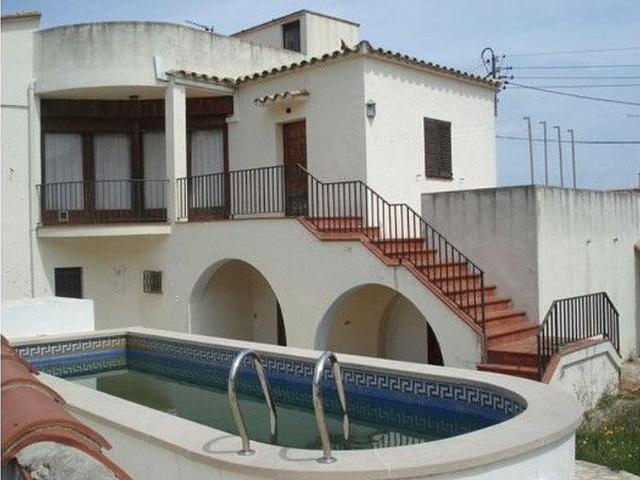 Chalet en venta en calle Vayreda, Escala, L´, de 655 m² 7 habitaciones por 375.000