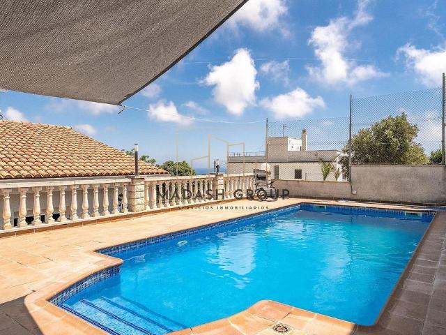 Chalet en venta en calle Vallès, Calafell, de 190 m² 5 habitaciones por 475.000