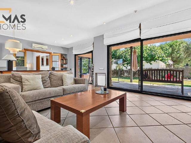Chalet en venta en calle Vallès, Tarragona, de 310 m² 4 habitaciones por 675.000