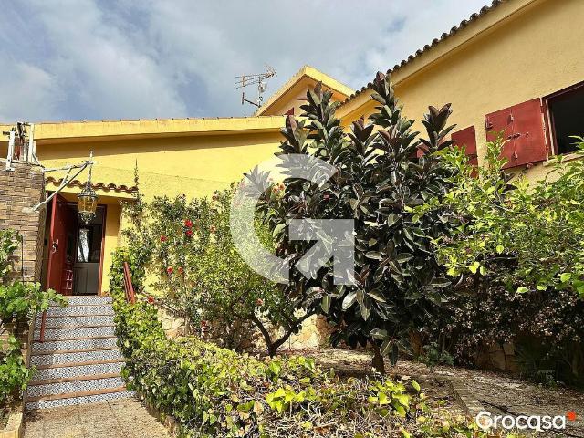 Chalet en venta en calle Valls, Ametlla de Mar, l´, de 278 m² 5 habitaciones por 425.000
