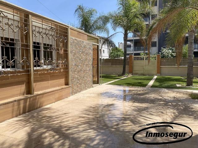 Chalet en venta en calle Venerable Barello, Cambrils, de 88 m² 4 habitaciones por 450.000