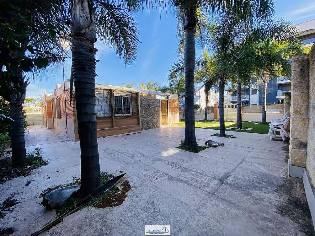 Chalet en venta en calle Venerable Barello, Cambrils, de 90 m² 4 habitaciones por 462.000