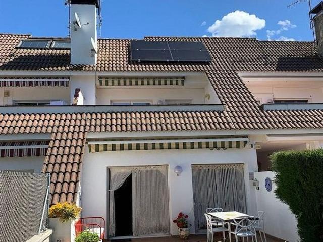 Chalet en venta en calle Verge de Montserrat, Sant Esteve de Palautordera, de 106 m² 4 habitaciones por 775.000
