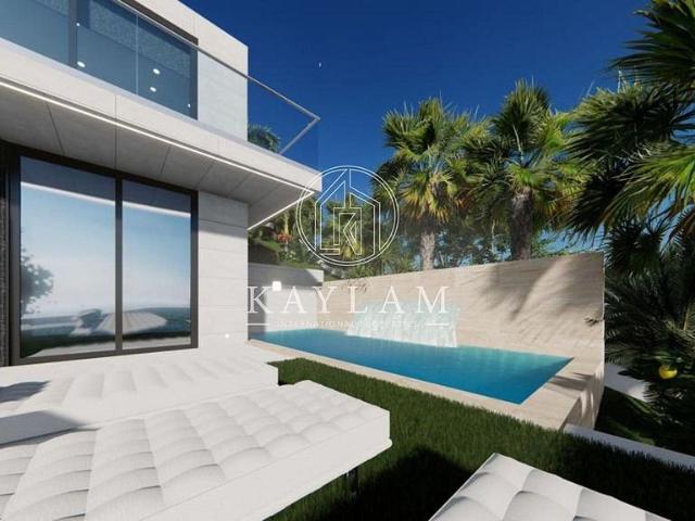 Chalet en venta en calle Versalles, Lloret de Mar, de 300 m² 4 habitaciones por 600.000