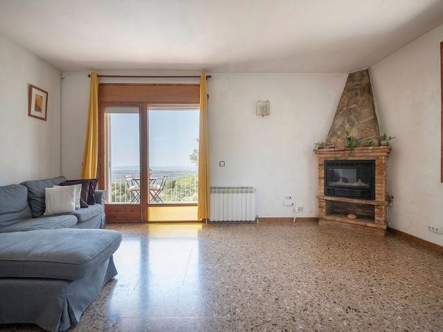 Chalet en venta en calle Vintitres, Mediona, de 187 m² 5 habitaciones por 285.000