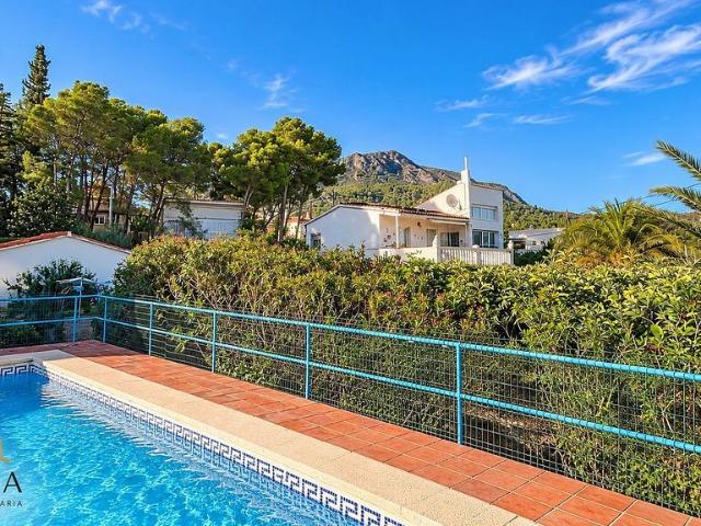 Chalet en venta en calle Violeta, Pratdip, de 182 m² 4 habitaciones por 255.000