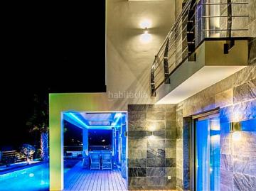 Chalet en venta en Calp, Benicolada Las Adelfas. Villa de lujo de obra nueva en Calpe 4 dormitorios · 4 baños · 440 m² · parcela 670 m² Sin honorarios para el comprador. Chalets.