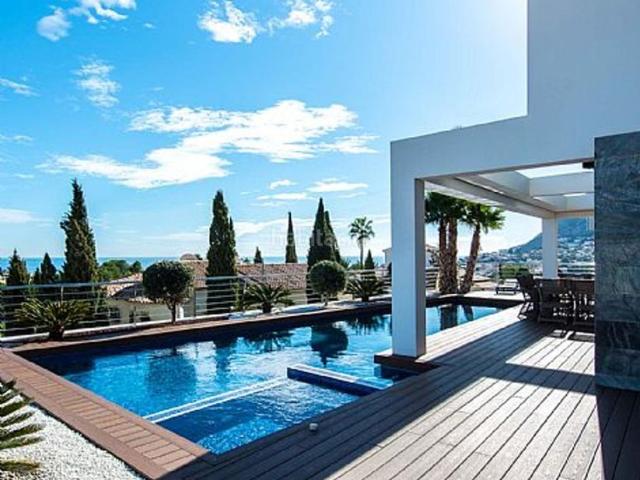 Chalet en venta en Calp, Benicolada Las Adelfas. Villa de lujo de obra nueva en Calpe 4 dormitorios · 4 baños · 440 m² · parcela 670 m² Sin honorarios para el comprador. Chalets.