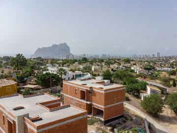 Chalet en venta en Calp, Benicolada Las Adelfas. Villa de lujo en Calpe, Gran Sol con vistas al skyline. Chalets.