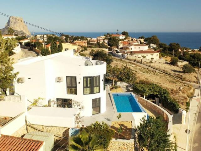 Chalet en venta en Calp, Canuta. Villa de lujo con vistas al mar. Chalets.