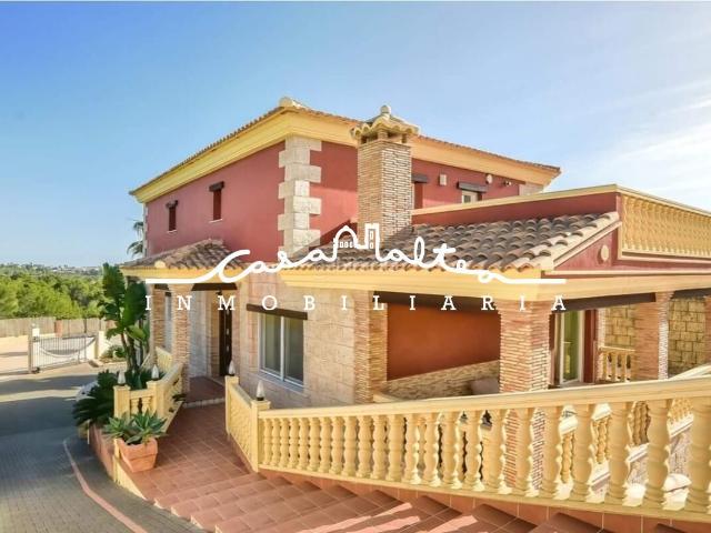 Chalet en venta en Calp, Gargasindi Garduix Colina del Sol. Se vende precioso y gran chalet independiente en Calpe. Chalets.