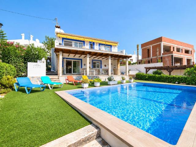 Chalet en venta en Calp, La Caleta La Calalga Les Bassetes. Chalets.