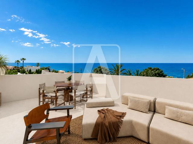 Chalet en venta en Calp, La Caleta La Calalga Les Bassetes. Chalets.