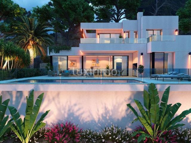 Chalet en venta en Calp, La Empedrola. Impresionante casa moderna con piscina privada y amplia privacidad en Calpe. Chalets.
