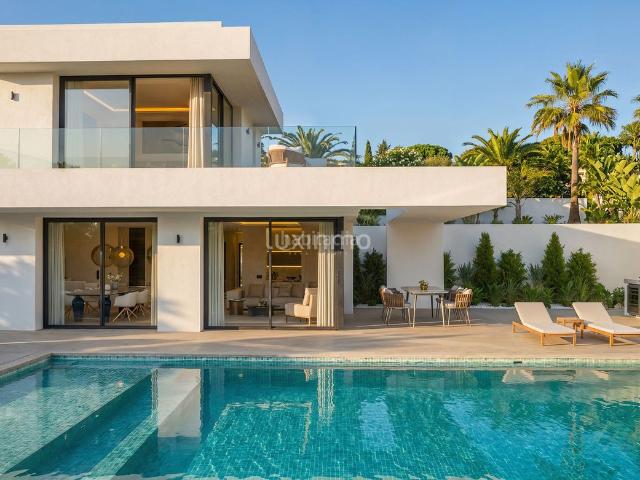 Chalet en venta en Calp, La Empedrola. Nueva villa moderna lista para construir con impresionantes vistas a la montaña en Calpe. Chalets.