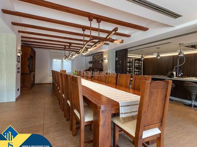 Chalet en venta en Calp, Marisol Park Ortembach Los Almendros. Villa con piscina privada en Calpe, provincia de Alicante. 4 habitaciones 800 m² 1,2 kilómetros hasta el mar. Chalets.