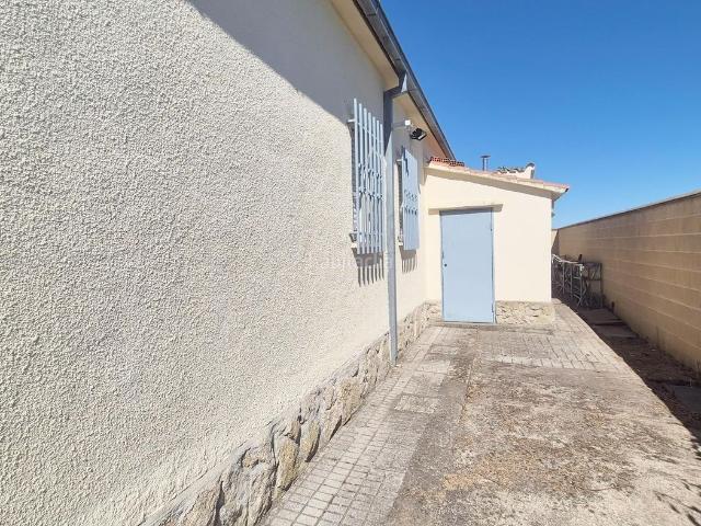 Chalet en venta en Calvarrasa de Abajo. CASA CON AMPLIA PARCELA EN VENTA EN CALVARRASA DE ABAJO. Urbis te ofrece un chalet independiente en Calvarrasa de Abajo, Salamanca. Chalets Calvarrasa de.