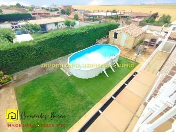 Chalet en venta en Calvarrasa de Abajo. Gran CHALET INDIVIDUAL en URBANIZACIÓN EL SALINAR, a pocos minutos de Salamanca, en Calvarrasa de Abajo. Cuenta con 756 m2 de parc. Chalets Calvarrasa de.