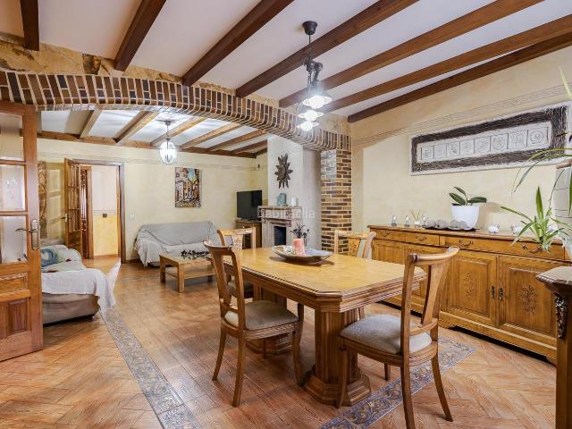 Chalet en venta en Camarma de Esteruelas. Casa baja señorial en el centro de Camarma. Chalets Camarma de.