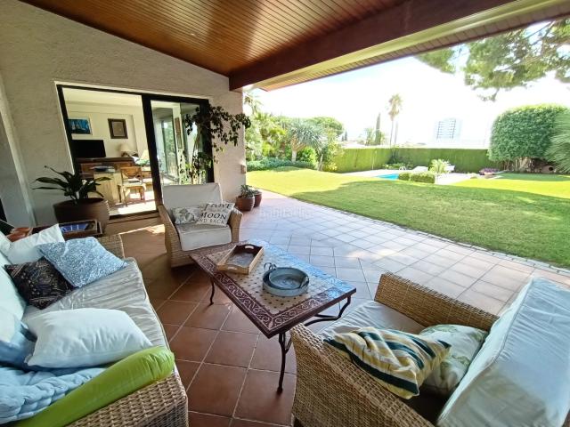 Chalet en venta en Cambrils, Vilafortuny Costa Dorada. Exclusivo chalet en parcela de 1.231 m2. Con bonitas vistas, gran privacidad y excelentes acabados. Chalets.