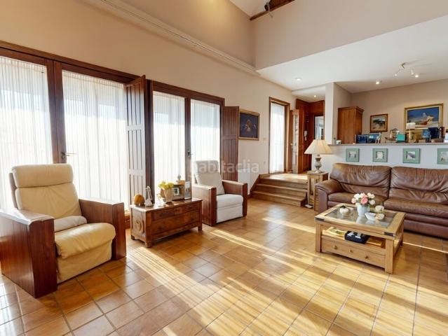 Chalet en venta en Campo Real. Exclusividad y Vistas Infinitas Un Oasis de Lujo en Montehermoso, Campo Real. Chalets Campo.