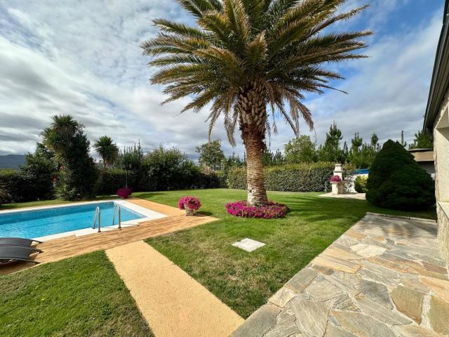Chalet en venta en Camponaraya. CASA CON TERRENO CAMPONARAYA. Chalets.