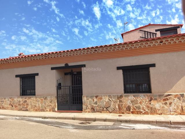 Chalet en venta en Campillo de Altobuey. Chalet independiente Nuevo. Campillo de Altobuey. Chalets Campillo de.
