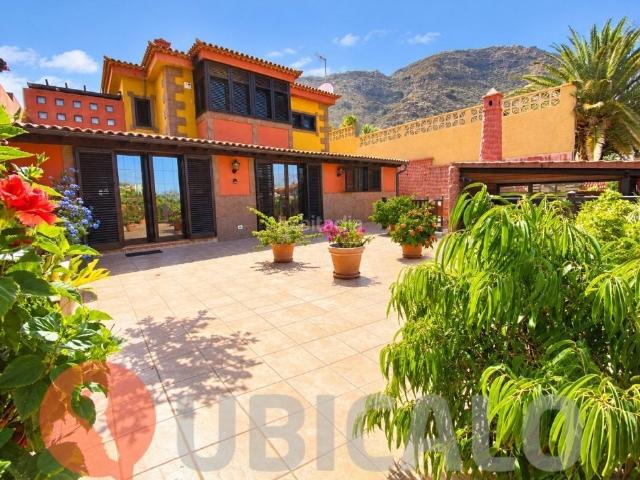 Chalet en venta en Candelaria, Cuevecitas Malpaís. EN CANDELARIA, EXCLUSIVO CHALET INDEPENDIENTE, LUJO Y CONFORT CON VISTAS AL MAR Y A LAS MONTAÑAS. Chalets.