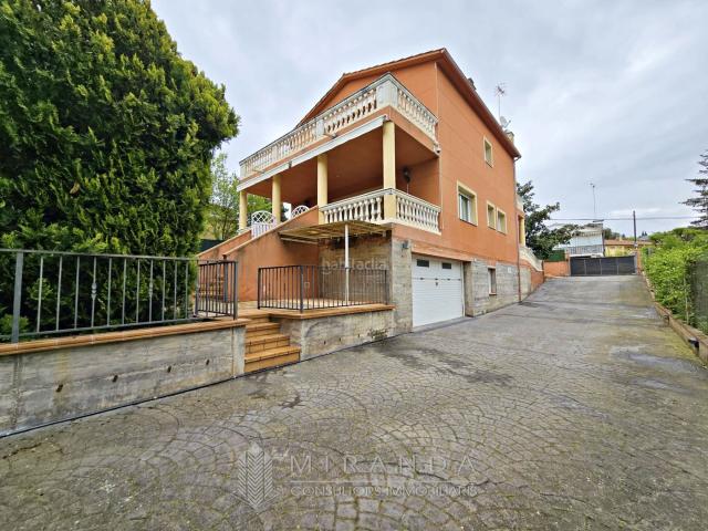 Chalet en venta en Cànoves i Samalús. Chalets Cànoves i.