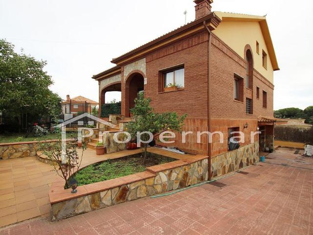 Chalet en venta en calle Montseny, Cànoves i Samalús, de 225 m² 5 habitaciones por 429.000