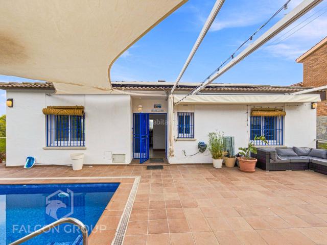 Chalet en venta en Canyelles. Chalets.