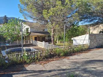 Chalet en venta en Canyelles. ¡Ven a visitarla y enamórate de tu nuevo hogar en Canyelles!. Chalets.