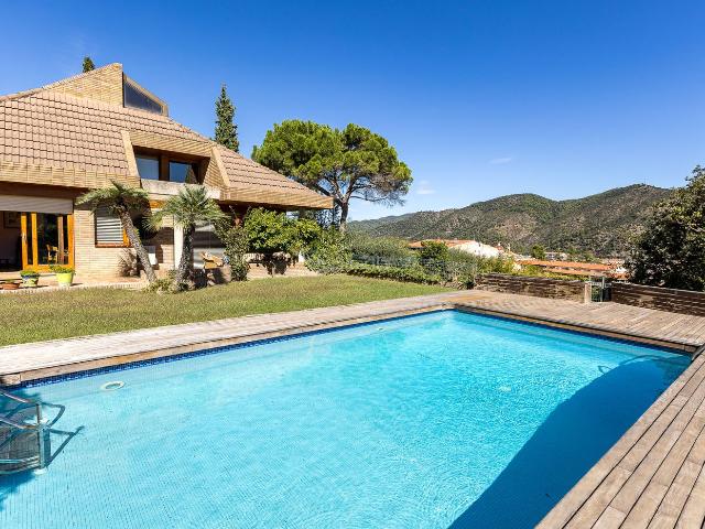 Chalet en venta en Capellades. Villa de lujo en Capellades elegancia y exclusividad en un entorno privilegiado. Chalets.