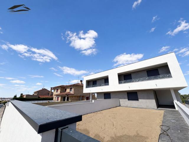 Chalet en venta en Carbajosa de la Sagrada. Chalet en venta en Urbanización Albahonda II, 4 dormitorios. Chalets Carbajosa de la.