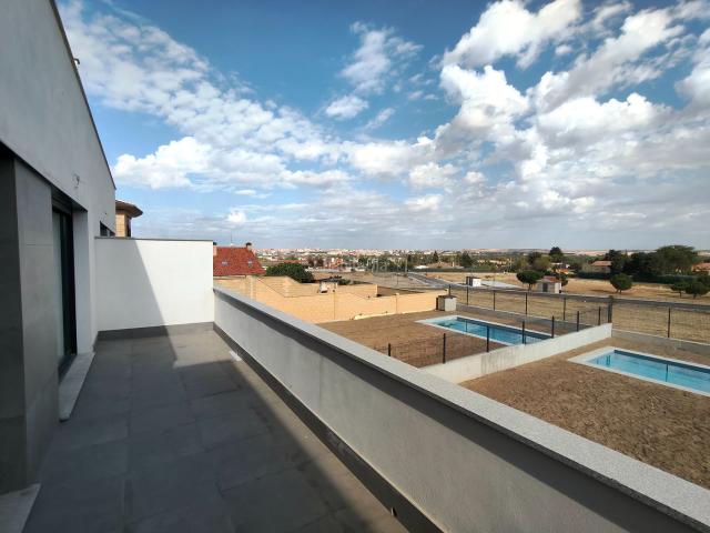 Chalet en venta en Carbajosa de la Sagrada. SE VENDE PRECIOSO CHALET EN ALBAHONDA, CARBAJOSA DE LA SAGRADA. Chalets Carbajosa de la.