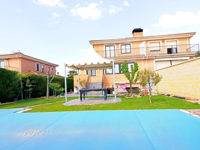 Chalet en venta en Carbajosa de la Sagrada. VENTA DE CHALÉ EN ALBAHONDA, CARBAJOSA DE LA SAGRADA. Chalets Carbajosa de la.