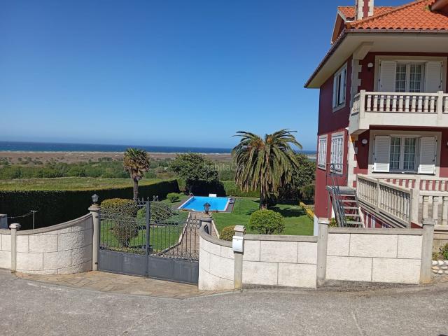 Chalet en venta en Carballo. Casa en Lema con espectaculares vistas al mar. Chalets.