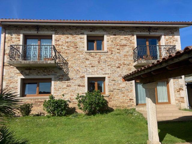 Chalet en venta en Carballo. CHALET MUY SOLEADAO LISTO PARA VIVIR. Chalets.