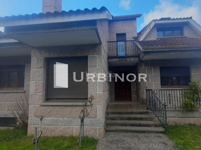 Chalet en venta en Carballiño O. Chalet en SEÑORÍN, falta rematarlo interiormente. Chalets Carballiño.
