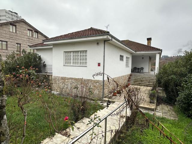 Chalet en venta en Carballiño O. Chalets Carballiño.