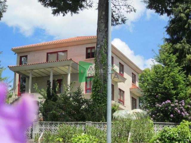 Chalet en venta en Carballiño O. Chalets Carballiño.