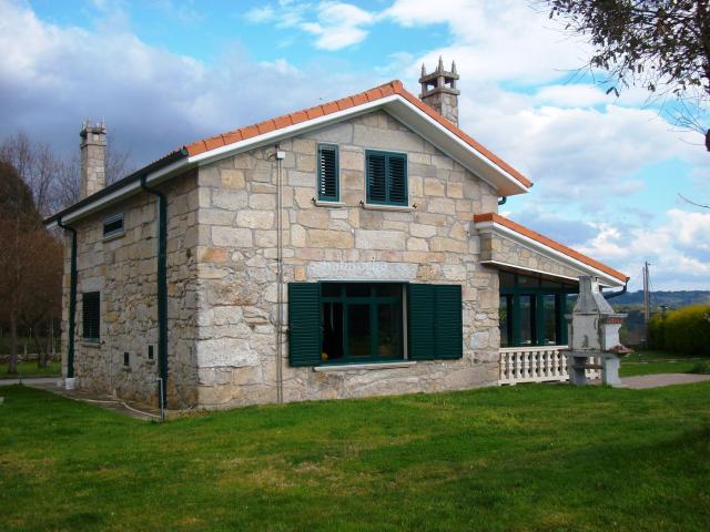 Chalet en venta en Carballiño O. REF: 01083 CHALET DE SEGUNDA MANO EN VENTA. Chalets Carballiño.