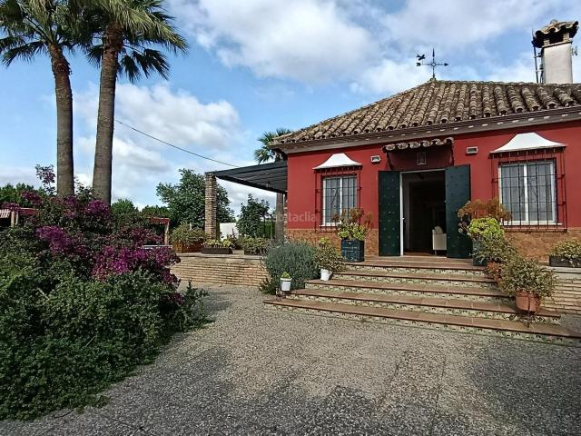Chalet en venta en Carlota La. Espléndido chalet en una parcela de 3.373 m2 rodeado de naturaleza. Chalets Carlota.