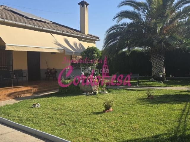 Chalet en venta en Carlota La. Oportunidad Única Parcela de 1260 m2 con Dos Casas y Piscina en Venta. Chalets Carlota.